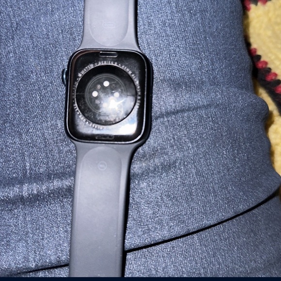 Apple Watch Series 8 gps - Picture 1 of 2